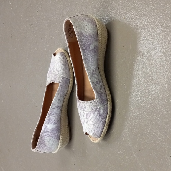 Gentle Souls by Kenneth Cole Cream& Lavender with Silver Shimmer Open Toe Wedges - Picture 4 of 13